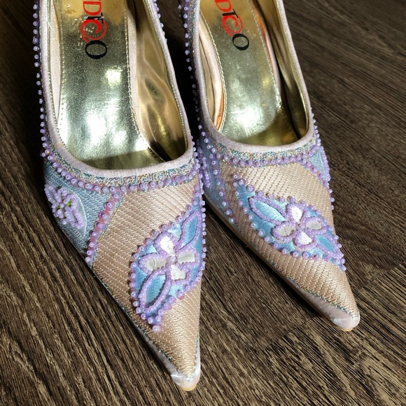 Vintage Beaded Floral Heels - Picture 13 of 17